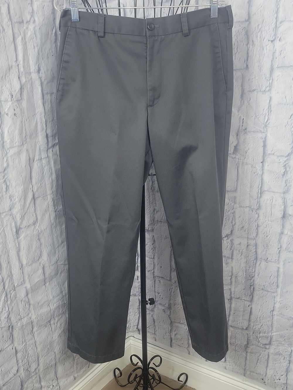 Izod Men's Gray Chino Pants 33X30 Flat Front Casual Khaki